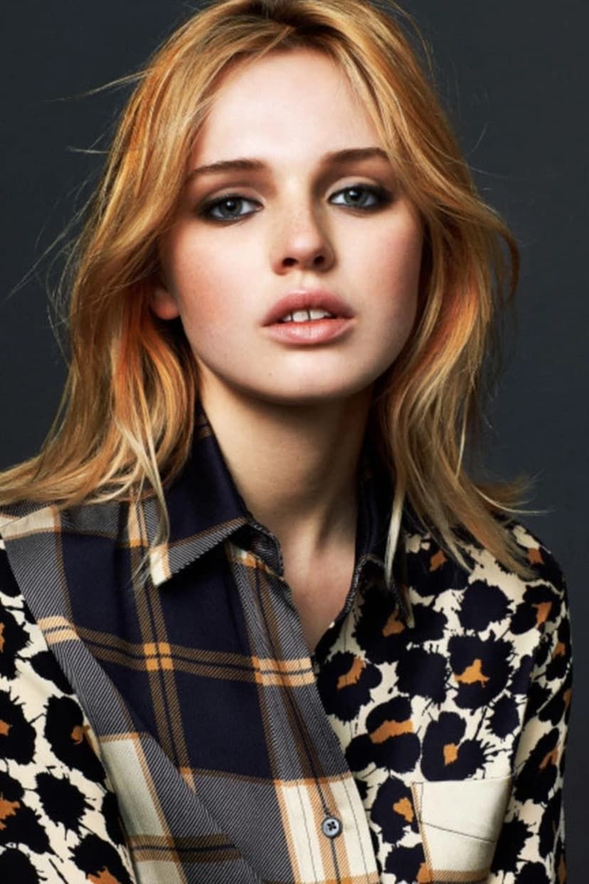 Odessa Young – Foto