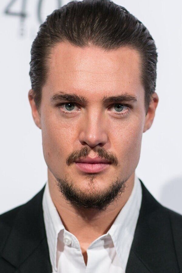 Alexander Dreymon – Foto