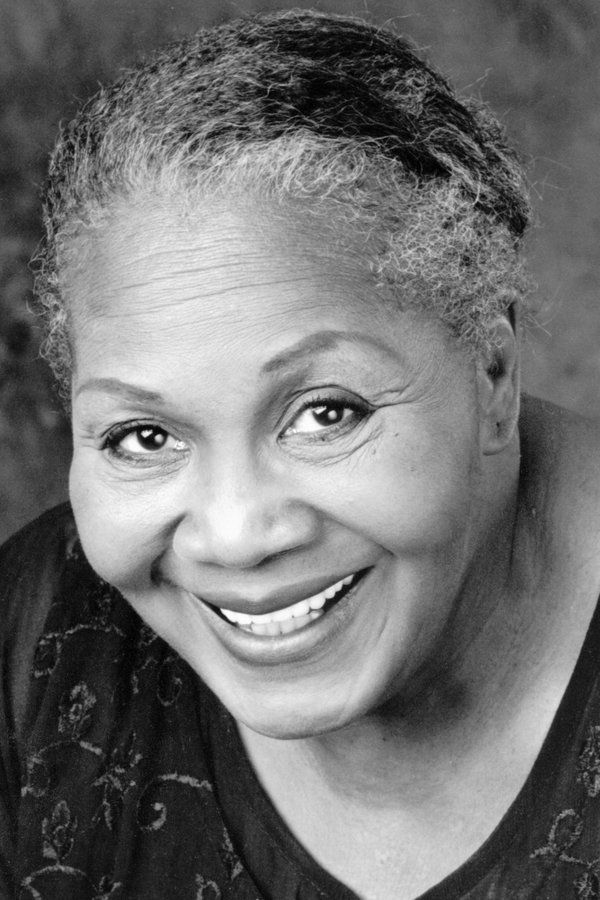 Irma P. Hall – Foto