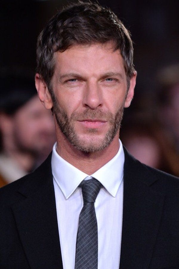 Sam Hazeldine – Foto