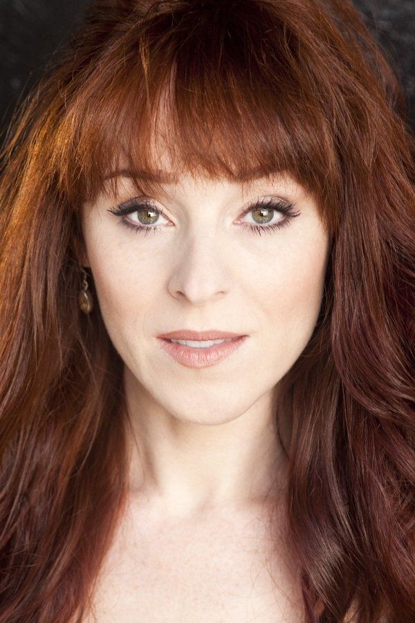 Ruth Connell – Foto