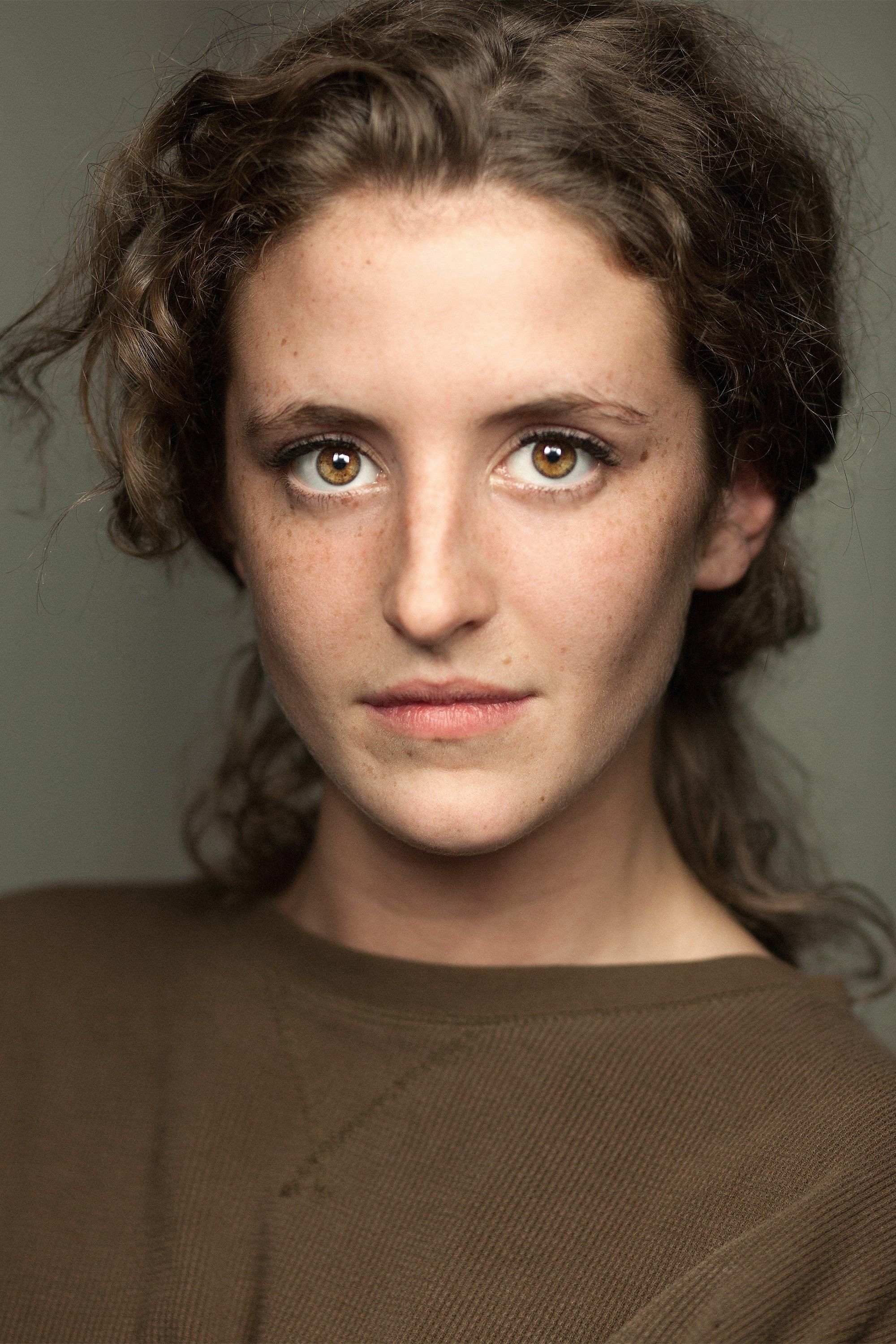 Louisa Harland – Foto