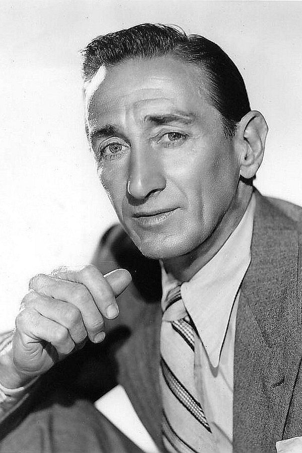 Clyde Cook – Foto