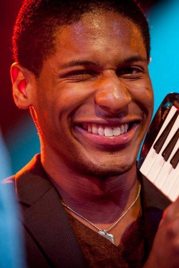 Jon Batiste – Foto