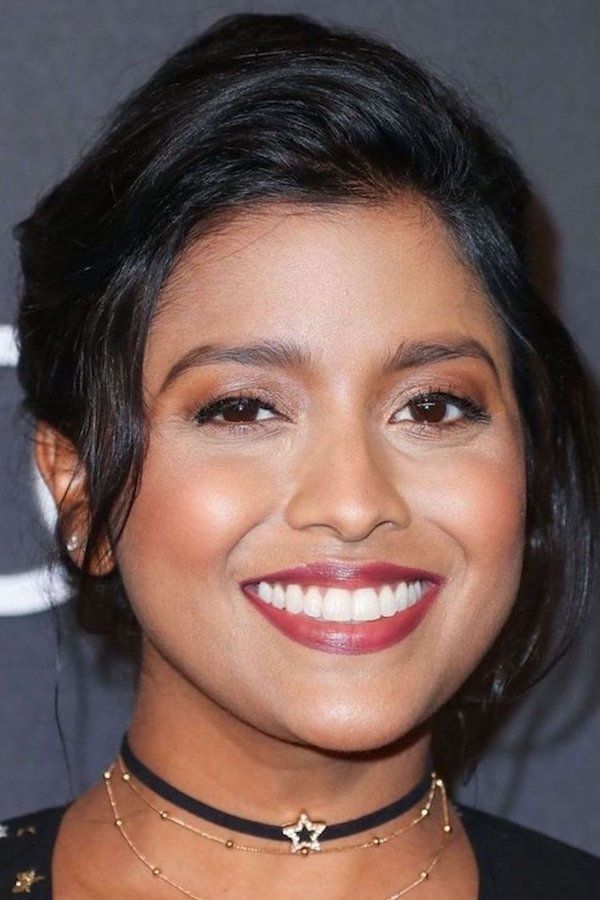 Tiya Sircar – Foto