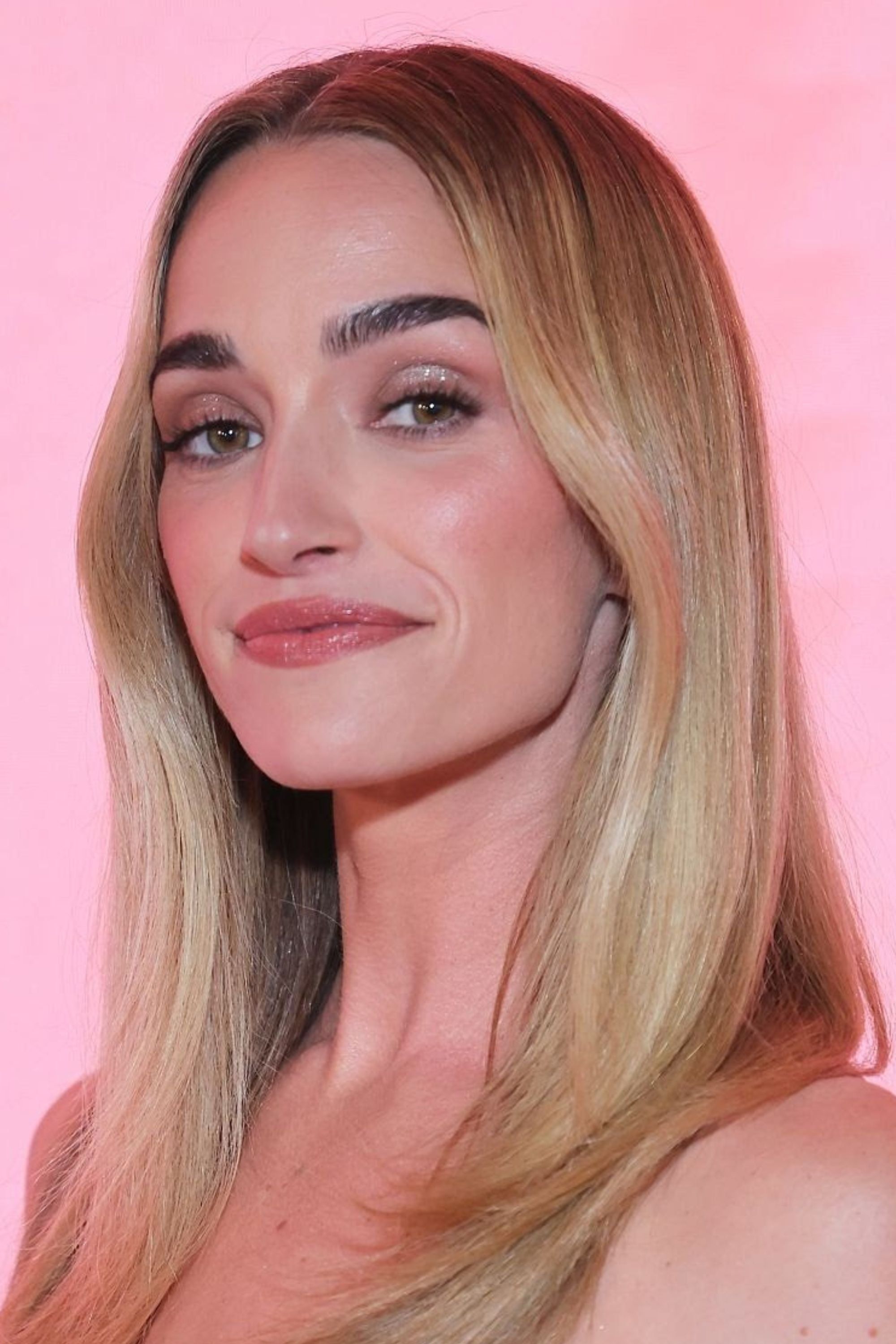 Brianne Howey – Foto
