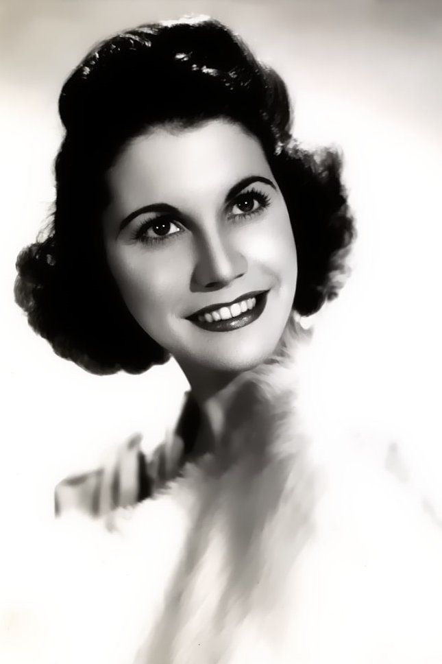 Maxene Andrews – Foto