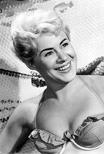 Dilys Laye – Foto