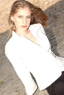Kira Turnage – Foto