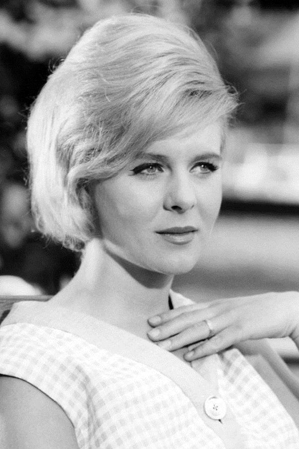 June Ritchie – Foto