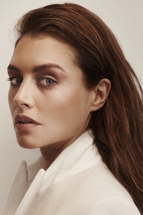 Hannah Ware – Foto