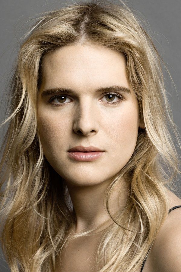 Hari Nef – Foto