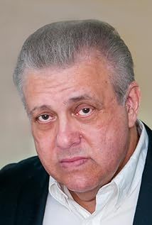 Vic Polizos – Foto