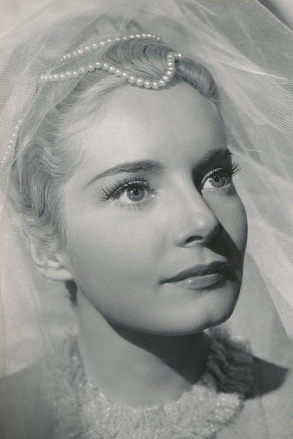 Suzanne Cloutier – Foto