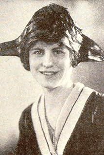 Jeanie Macpherson – Foto