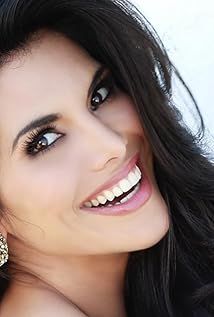 Joyce Giraud – Foto