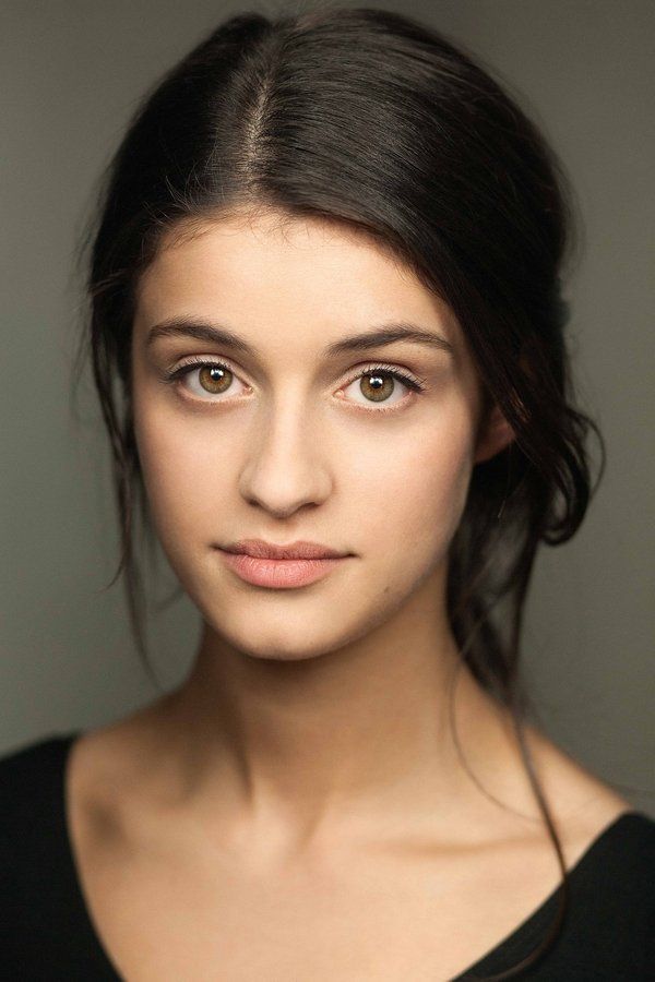 Anya Chalotra – Foto