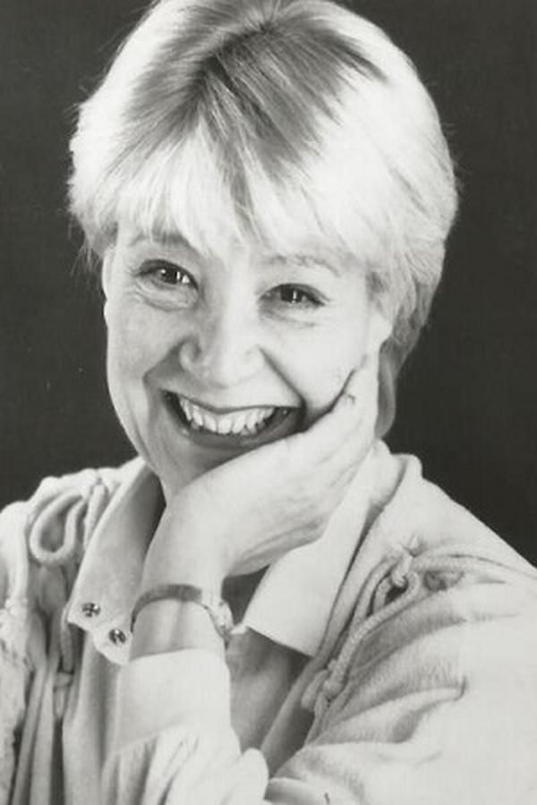 Toni Palmer – Foto