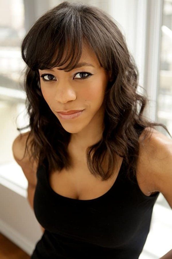 Nikki M. James – Foto