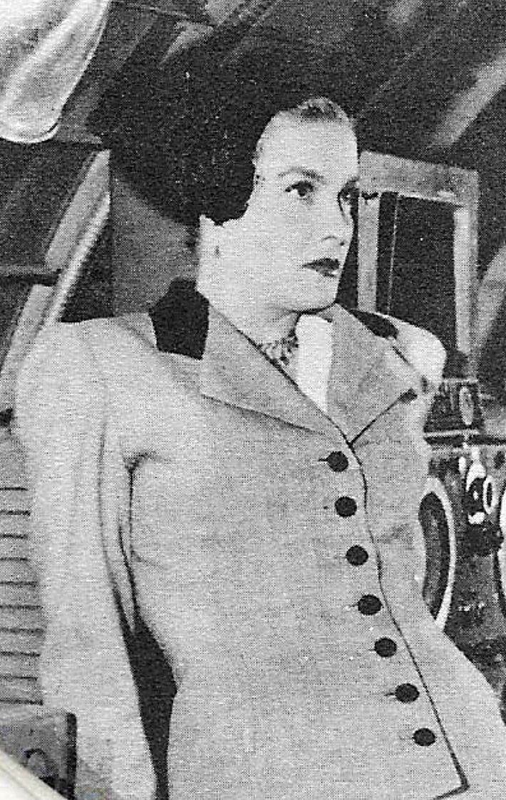 Eve Whitney – Foto