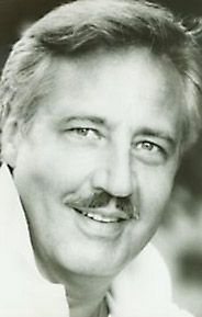 Lloyd Battista – Foto