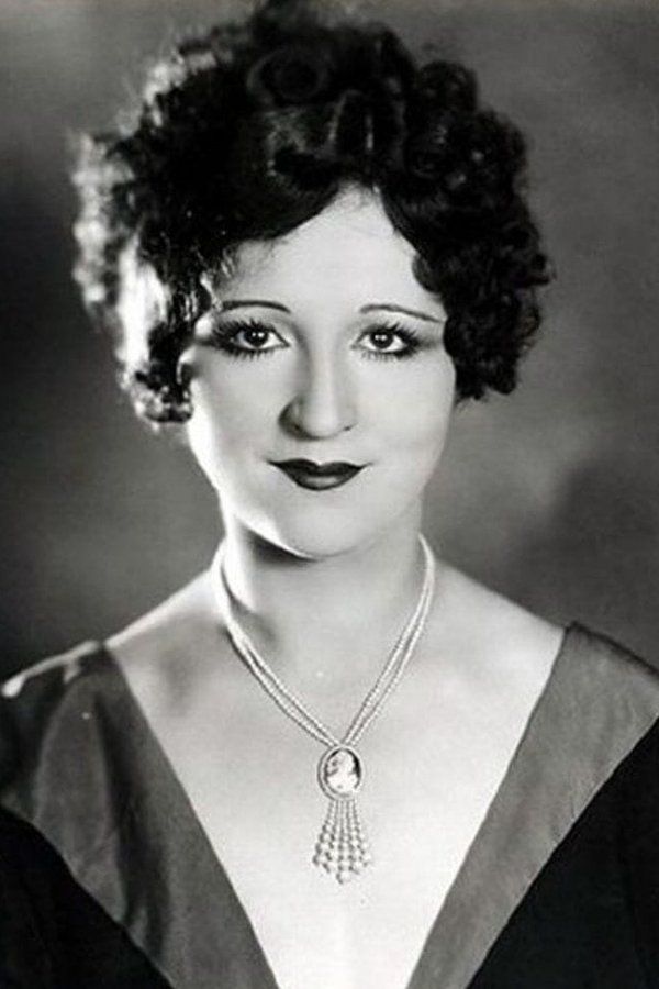 Julia Faye – Foto