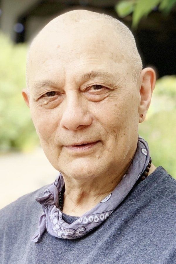 Ernest Abuba – Foto